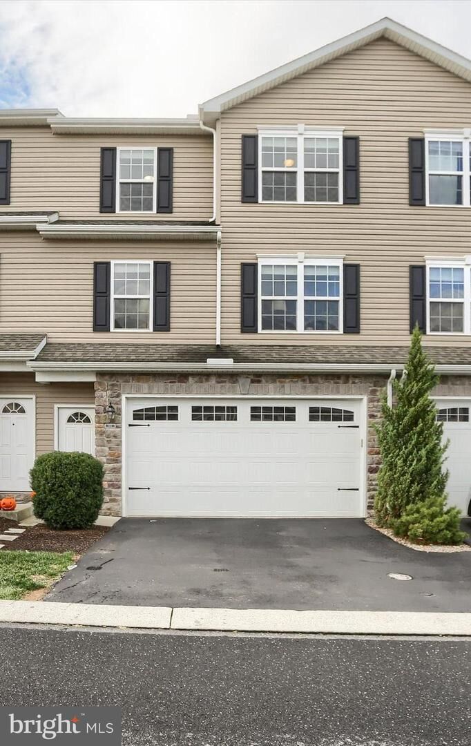 813 Spring Rock Court  Mechanicsburg PA 17055 photo