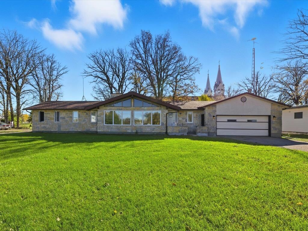 Property Photo: 102 De La Grotte Avenue MB R0A 1T0