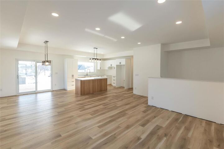 Property Photo: 64 Parkside Crescent MB R5G 2X3