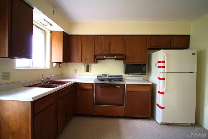 Property Photo: 332 Lux Avenue OH 45216