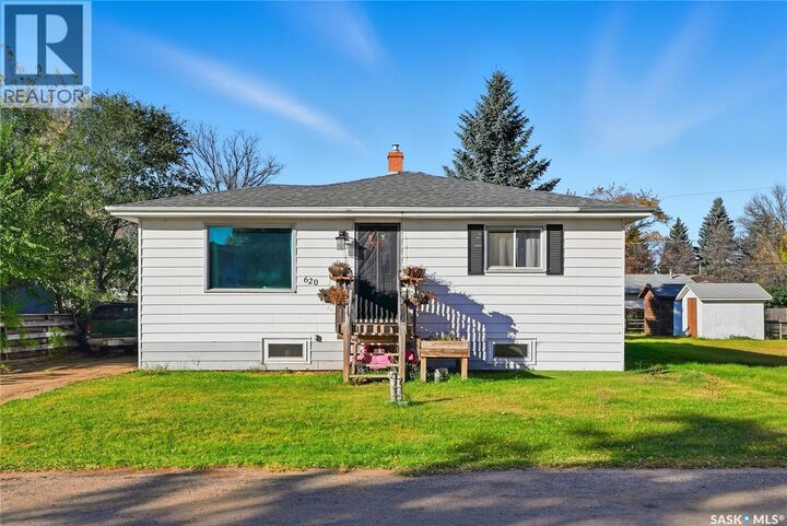 Property Photo: 620 Miles Street SK S0K 0J0