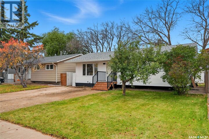 Property Photo: 113 5th Avenue N SK S0K 4S0
