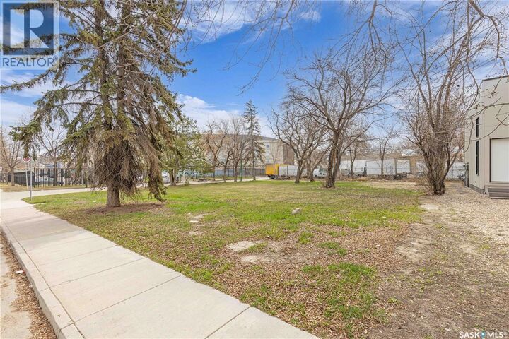 Property Photo:  201 25th Street W  SK S7L 0C3 