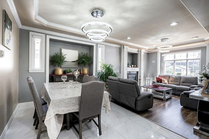 Photo de la propriété:  12967 106A  BC V3T 2E3