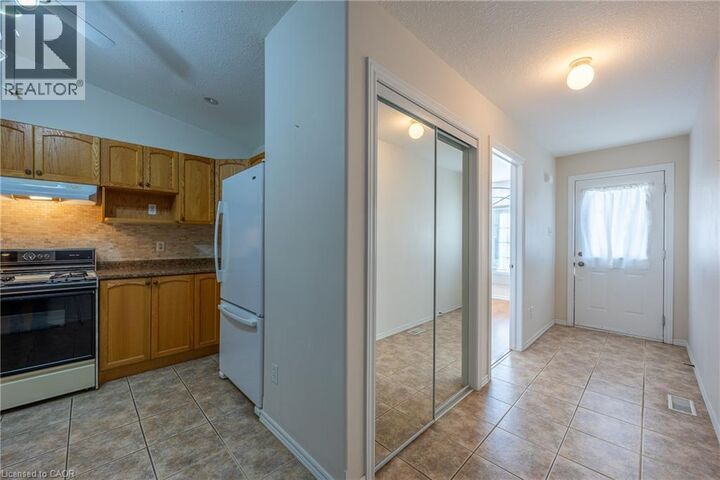 Property Photo: 510 Queensway West 5 ON N3Y 4R4