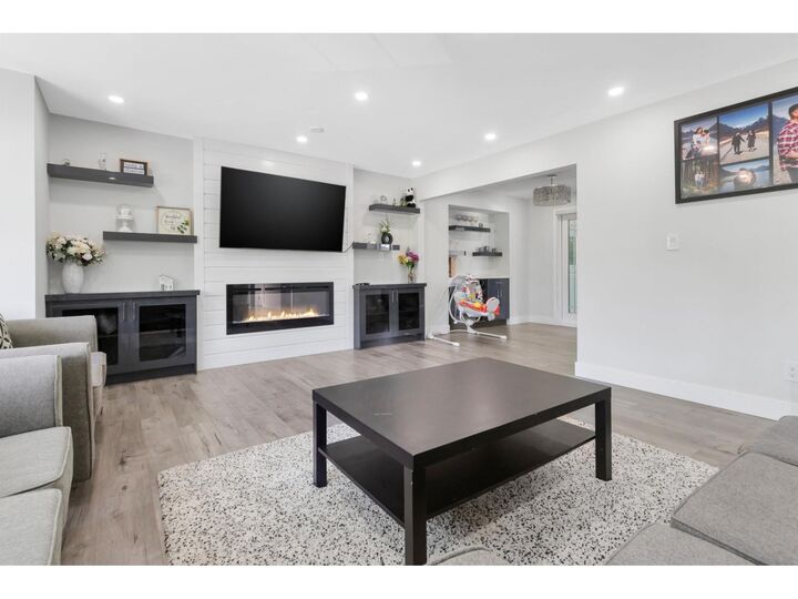 Photo de la propriété: 14332 Hyland Road BC V3W 2C5