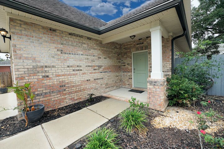 Property Photo: 1305 Finck Road FL 32578