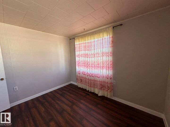 Property Photo:  9921 163 Street NW  AB T5P 3N3 