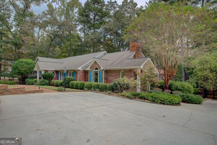 Property Photo: 8 Crestwood Dr SW GA 30165