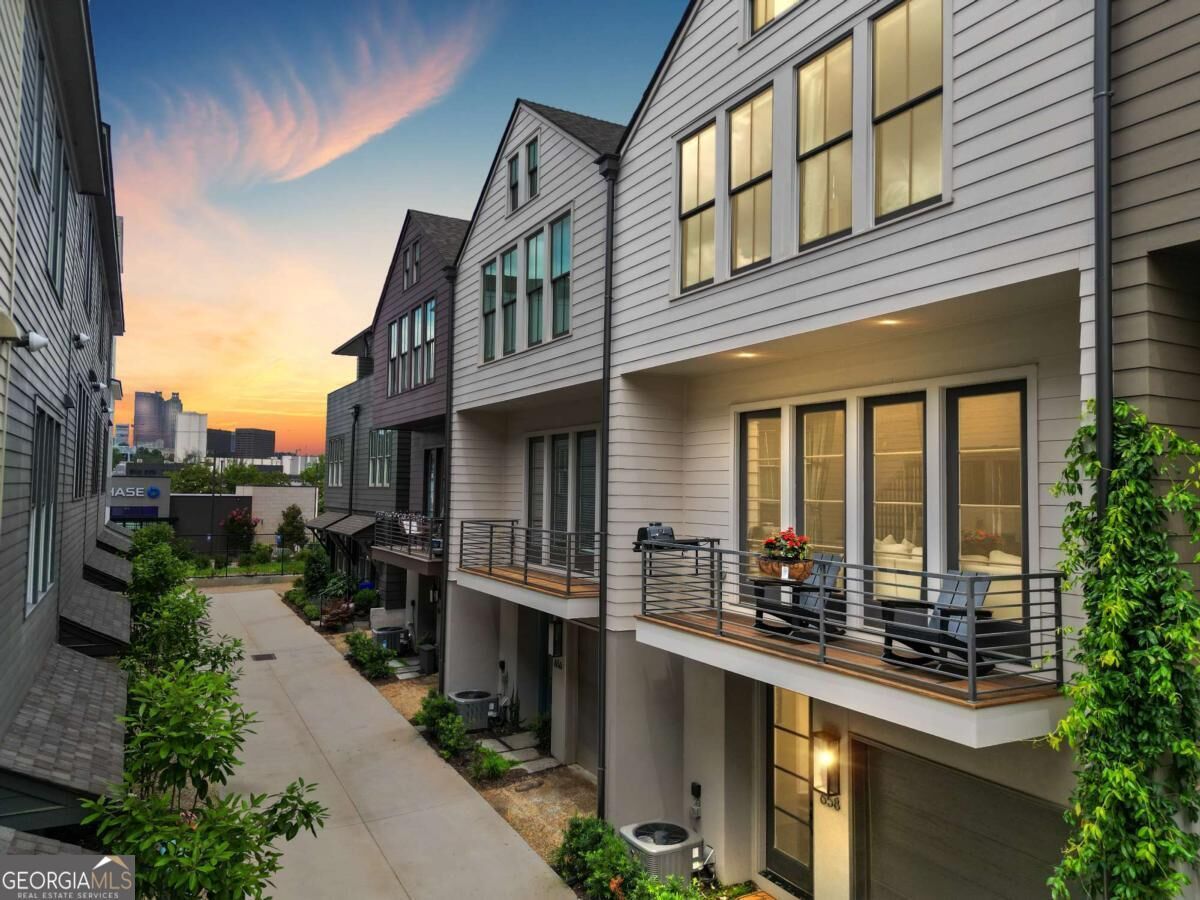 Property Photo: 658 Bull Street SE GA 30315