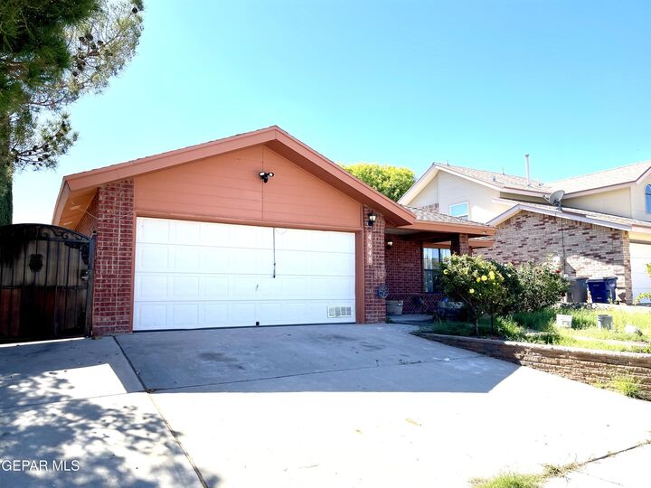 Property Photo: 4648 Loma De Plata Drive TX 79934