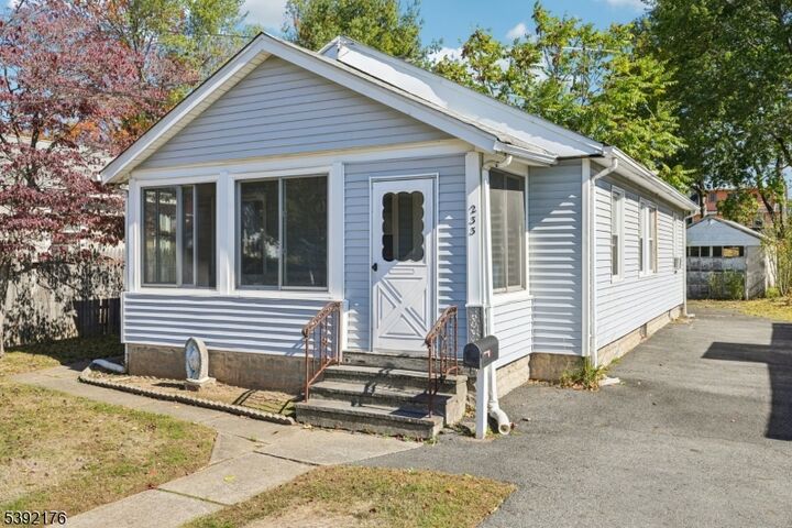 Property Photo: 233 Romain Ave NJ 07442