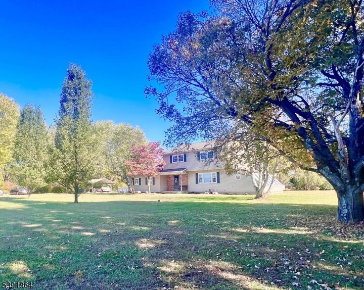 Property Photo:  72 Hampton Rd  NJ 08867 