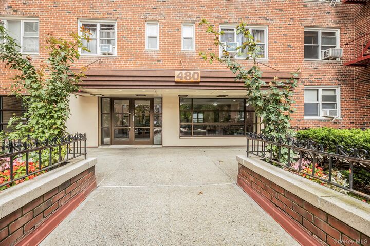 Property Photo:  480 Riverdale Avenue 7L  NY 10705 