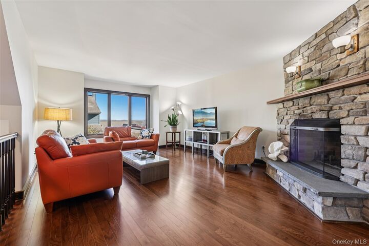 Property Photo:  41 Village Gate Way  NY 10960