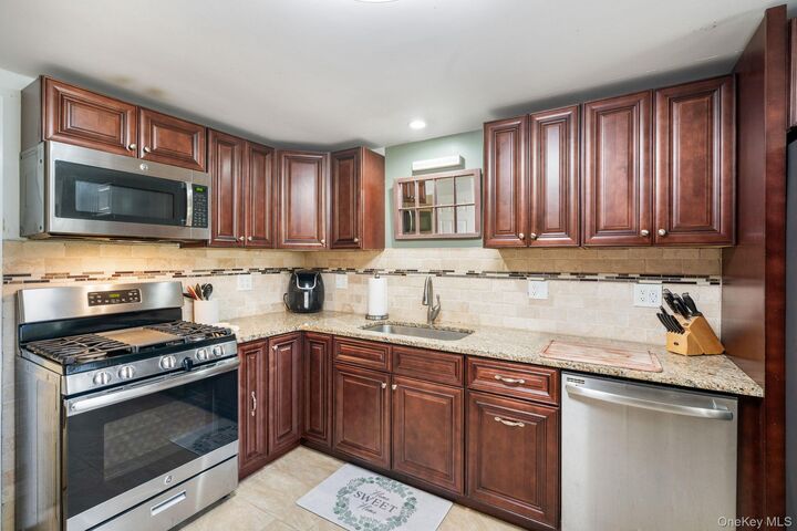 Property Photo:  4 Lancer Drive  NY 12550 