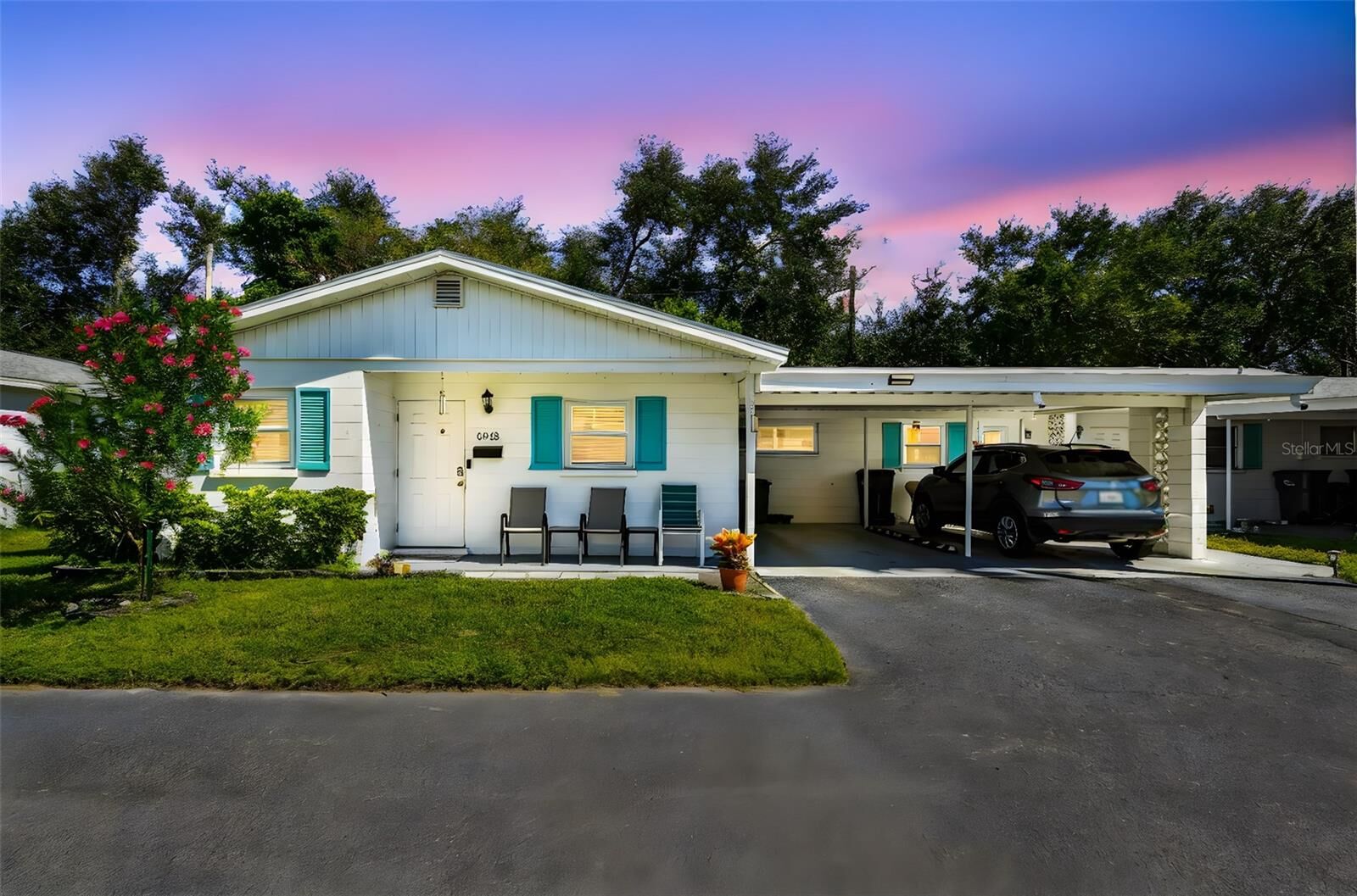 Property Photo: 6068 Arlene Way FL 34207