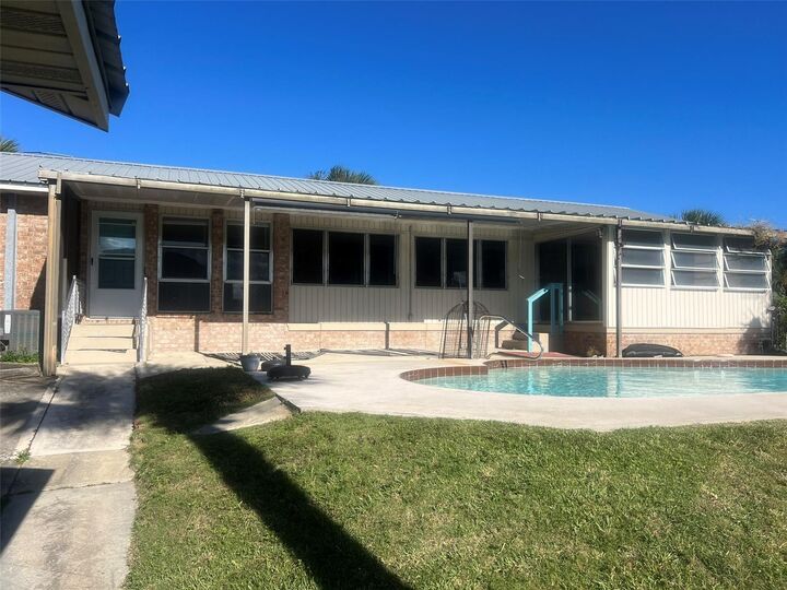 Property Photo: 1742 S Central Avenue FL 32136