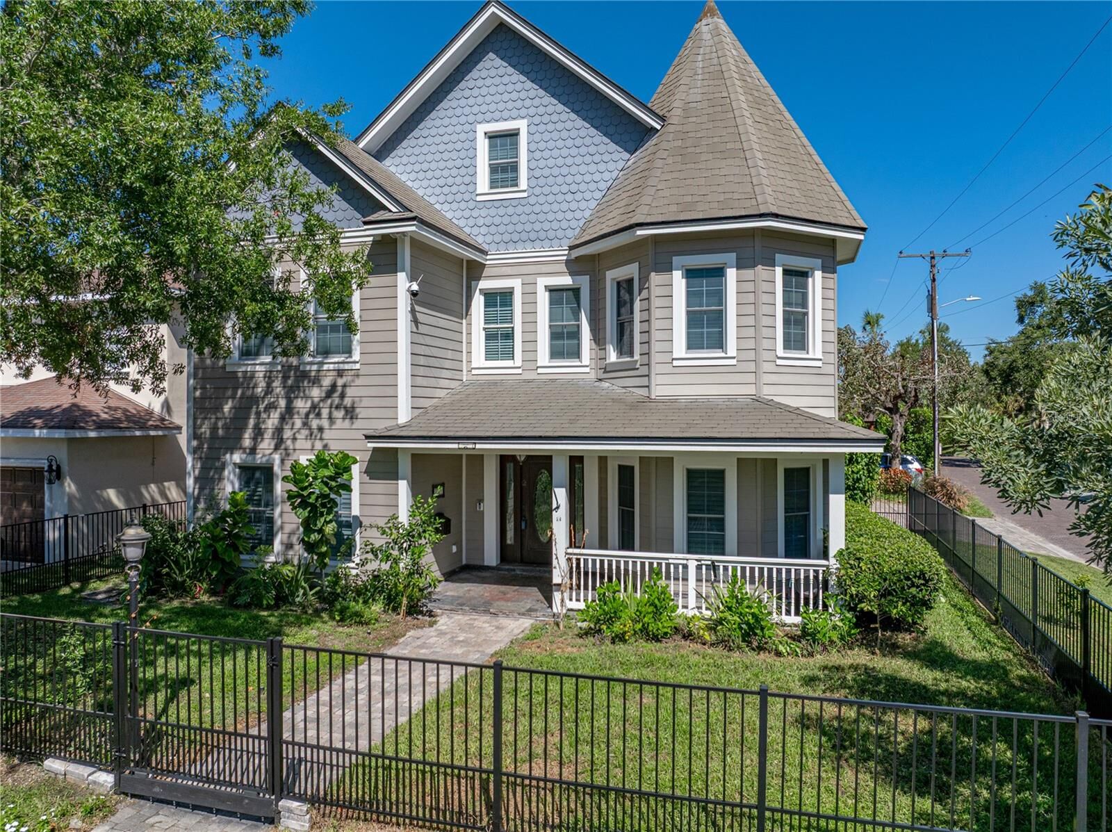 Property Photo: 3001 W San Rafael Street FL 33629