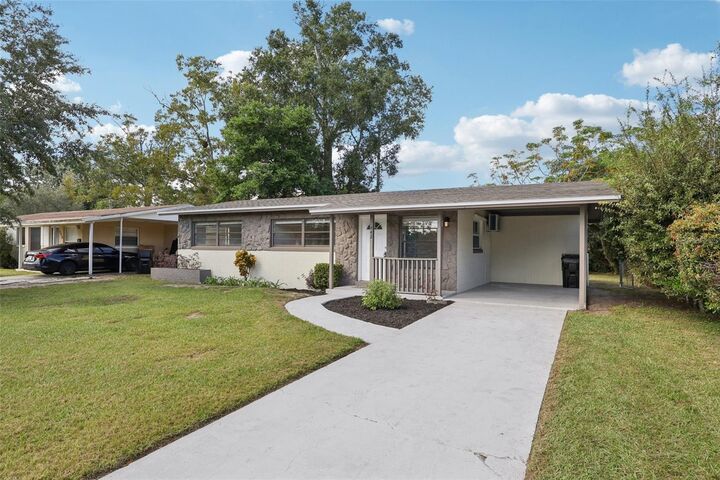 Property Photo: 442 Fanfair Avenue FL 32811