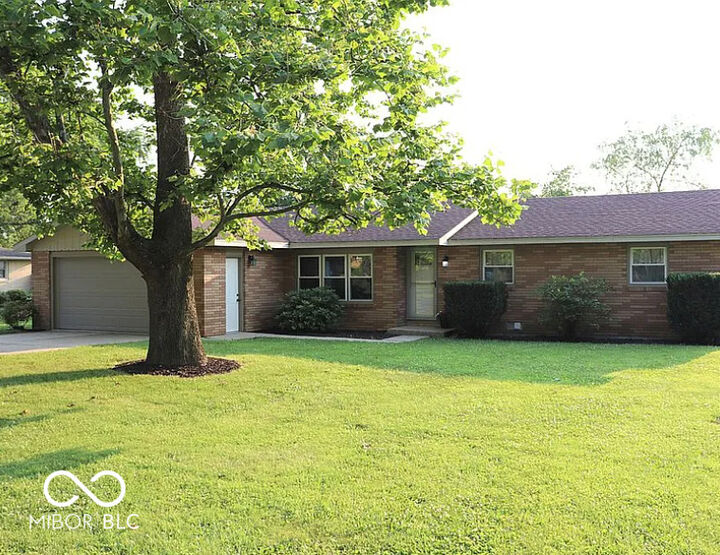 Property Photo: 1015 Ranike Drive IN 46012