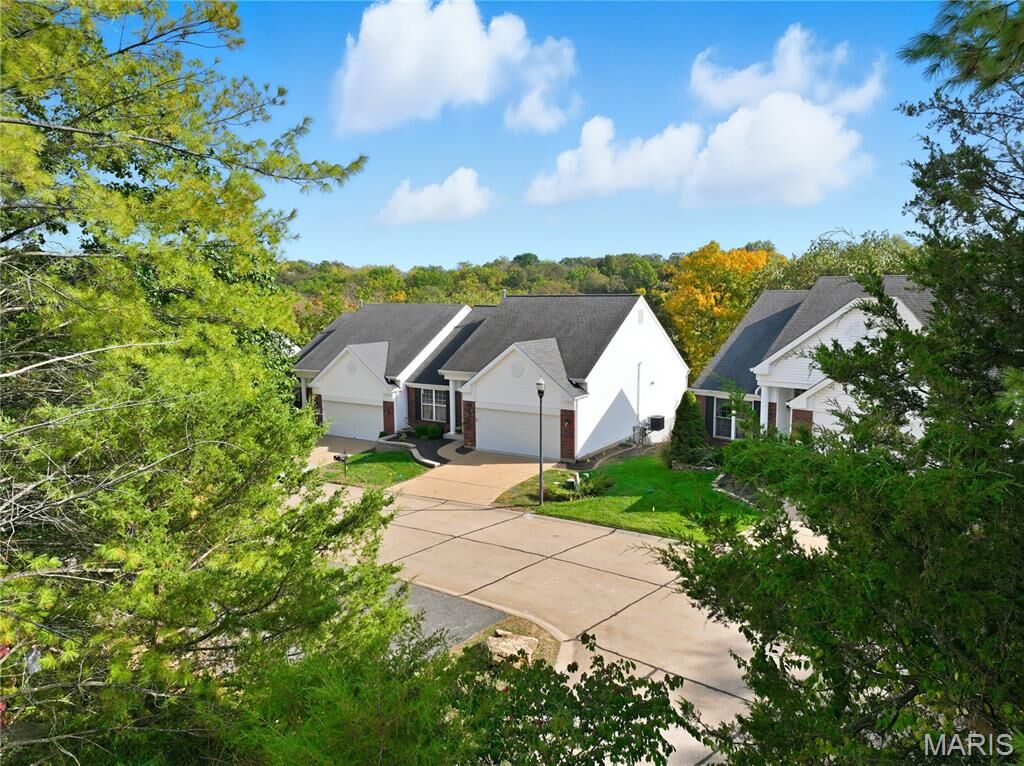 Property Photo: 964 Shire Lane MO 63025
