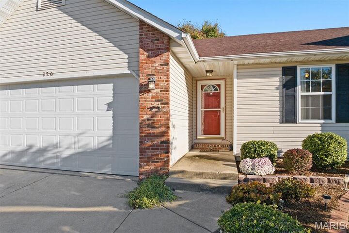 Property Photo:  326 Dewitt Court  IL 62269