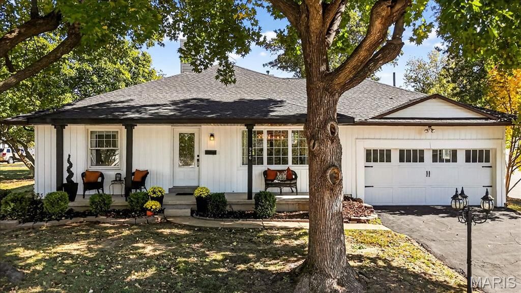 Property Photo: 936 Poinsetta Lane MO 63122