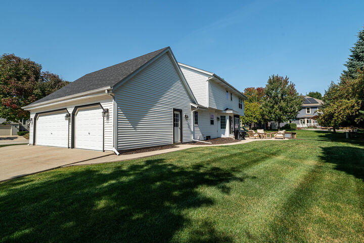 Property Photo:  3207 Fox Ridge Dr  WI 53189 