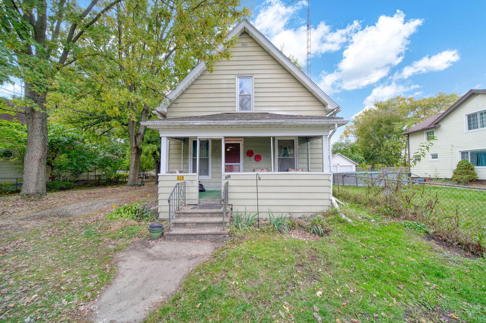 Property Photo:  828 Maltby Street  MI 49202 