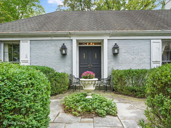 Property Photo: 704 Bittersweet Lane IL 60521