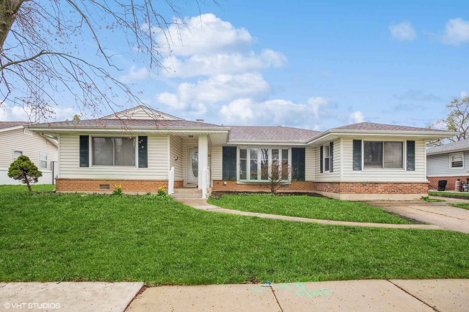 Property Photo: 943 Maple Lane IL 60007
