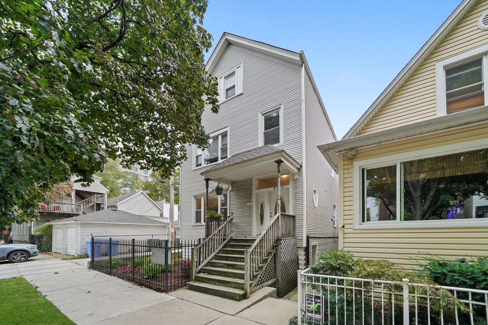 Property Photo: 2515 W Charleston Street IL 60647