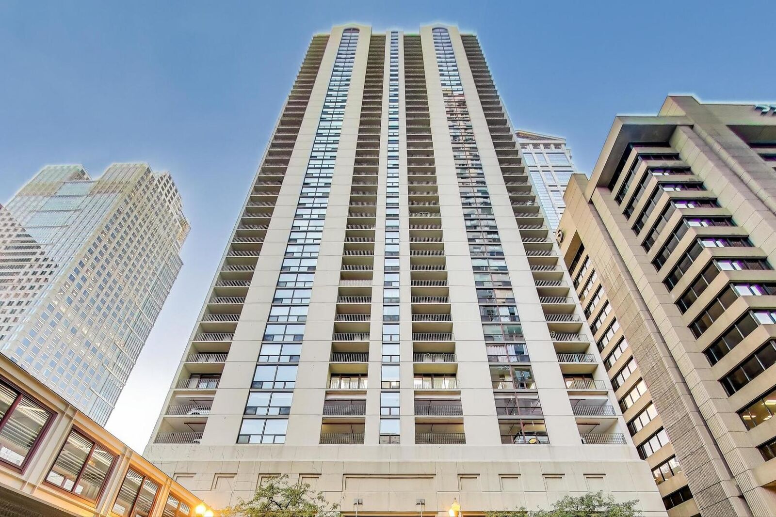 Property Photo:  200 N Dearborn Street 3905  IL 60601 