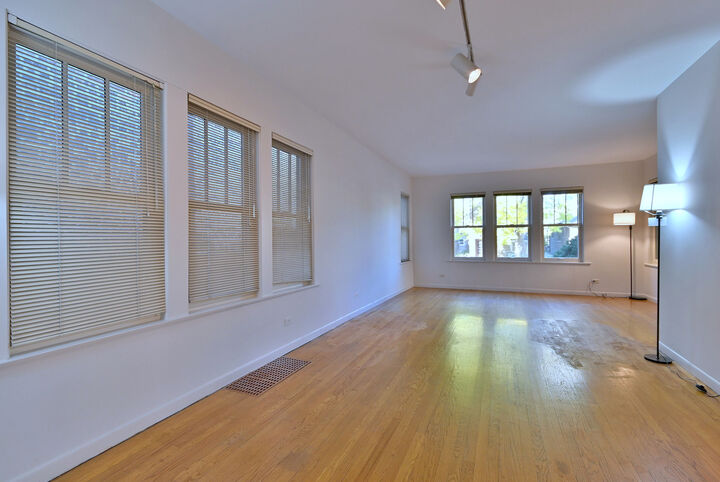 Property Photo:  5423 N Artesian Avenue  IL 60625