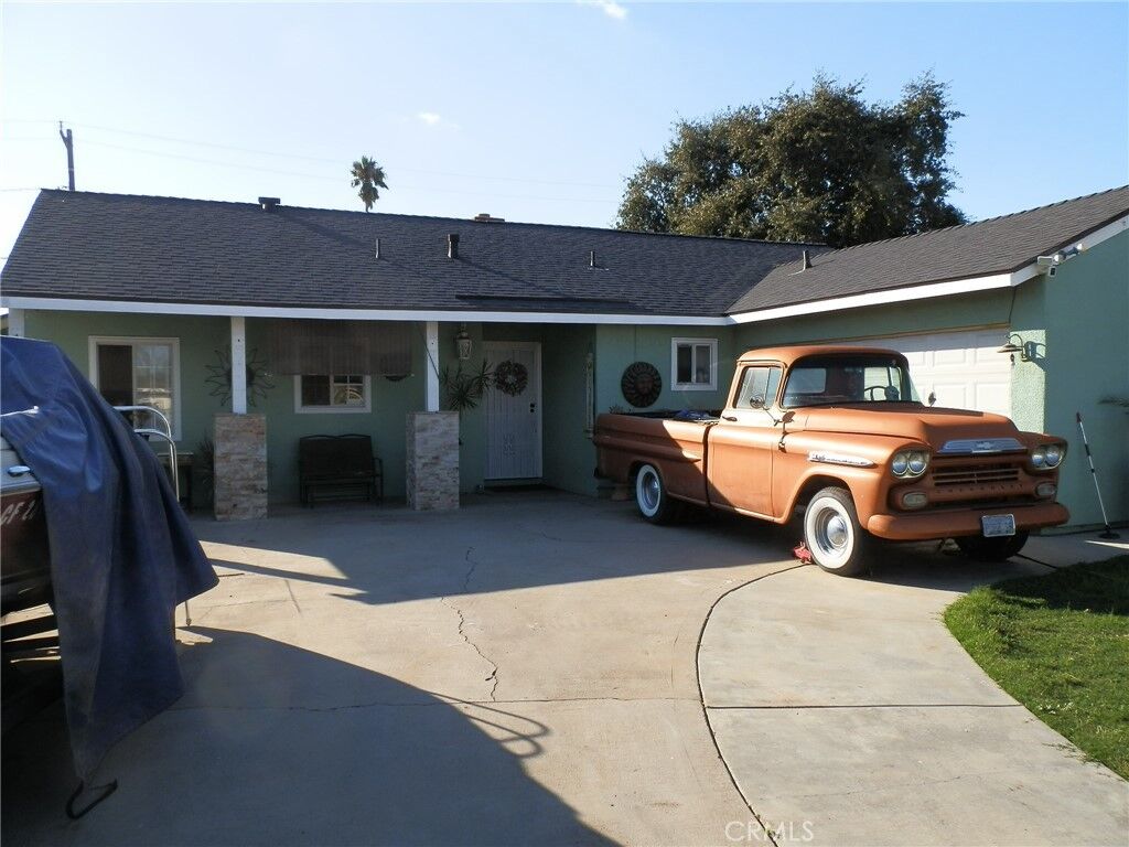 Property Photo: 114 S Encina CA 92376