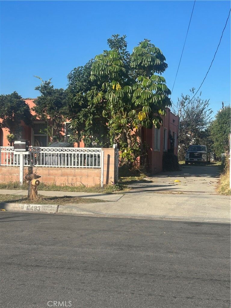 Property Photo:  6493 Kingman  CA 90621 