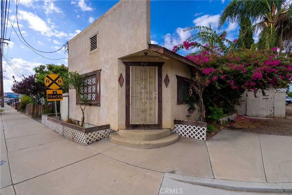 Property Photo: 957 Center Street CA 92507