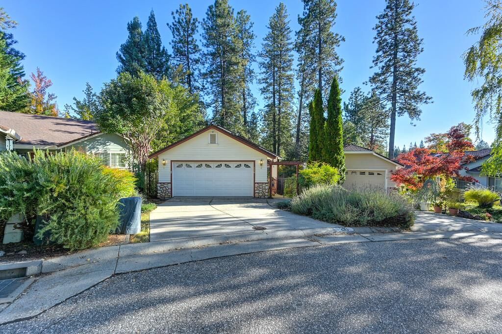 Property Photo: 210 Elysian Place CA 95945