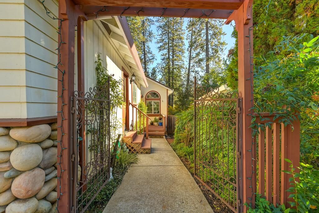 Property Photo:  210 Elysian Place  CA 95945 