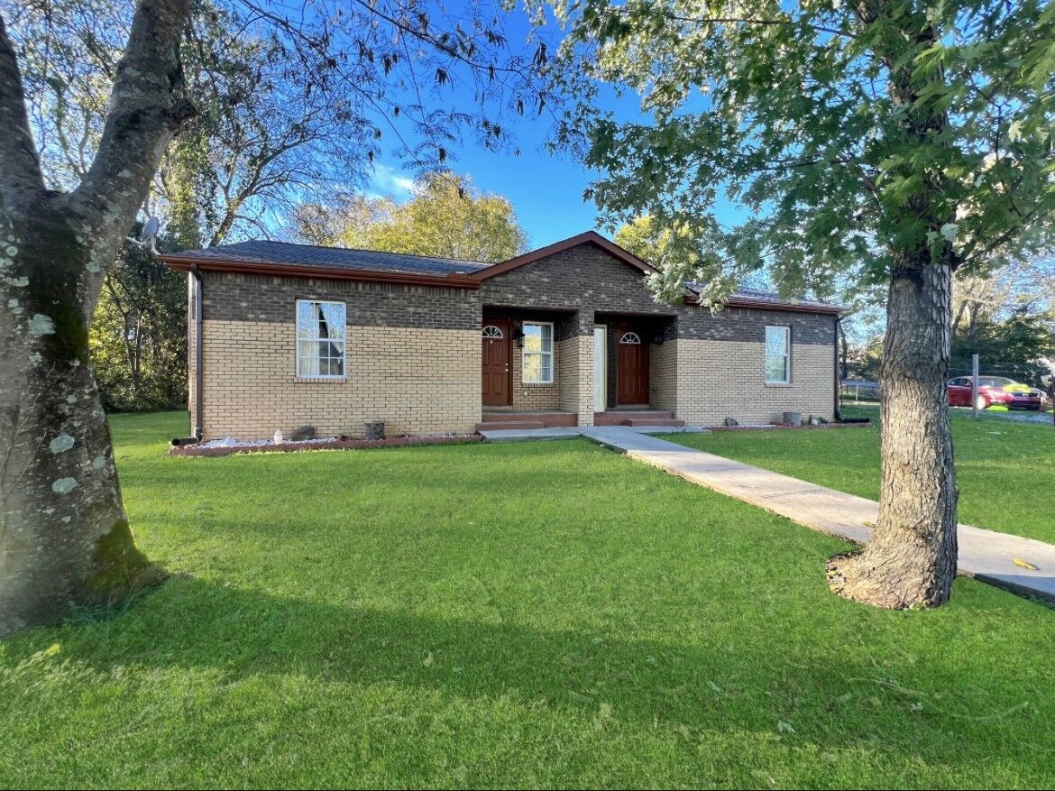 Property Photo: 115 W End Cir TN 37160