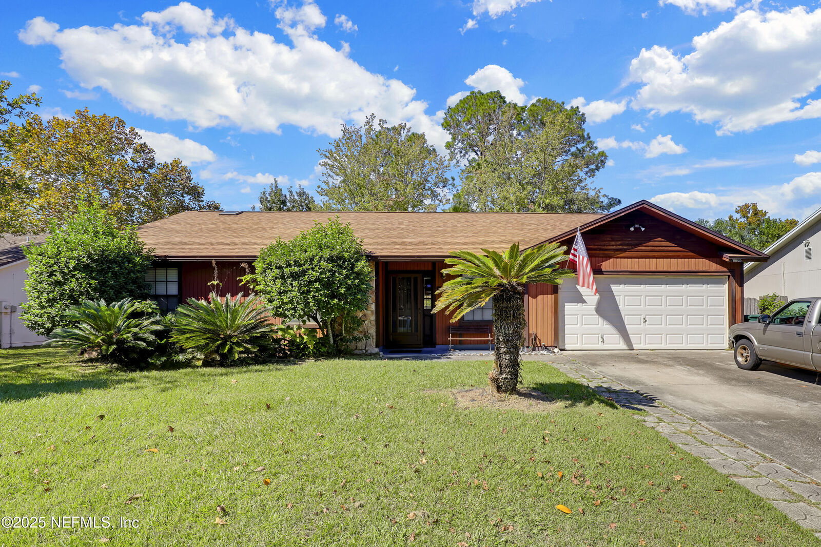 Property Photo: 10086 Huntington Forest Boulevard E FL 32257