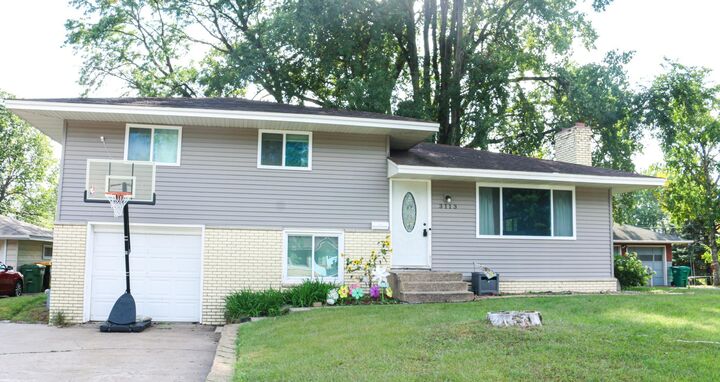 Property Photo:  3113 65th Avenue N  MN 55429 