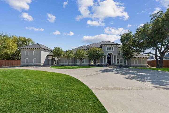 Photo de la propriété:  351 S White Chapel Boulevard  TX 76092