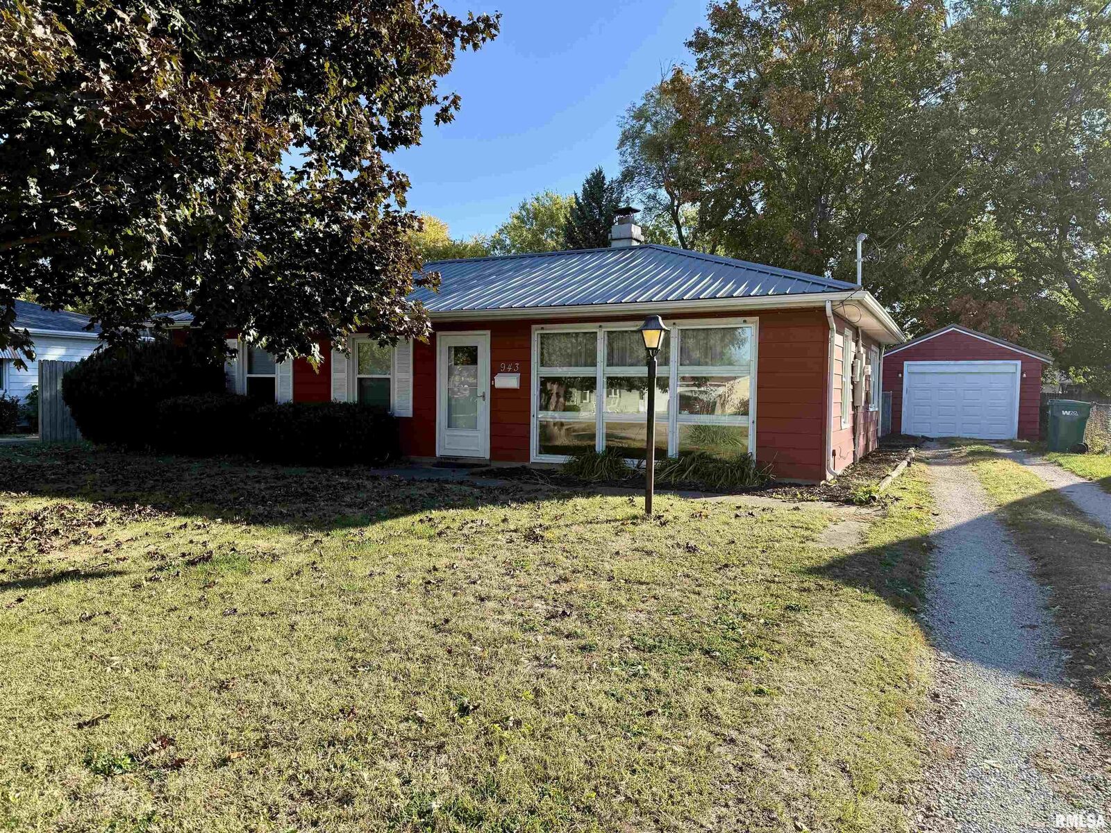 Property Photo: 943 Hawkinson Avenue IL 61401
