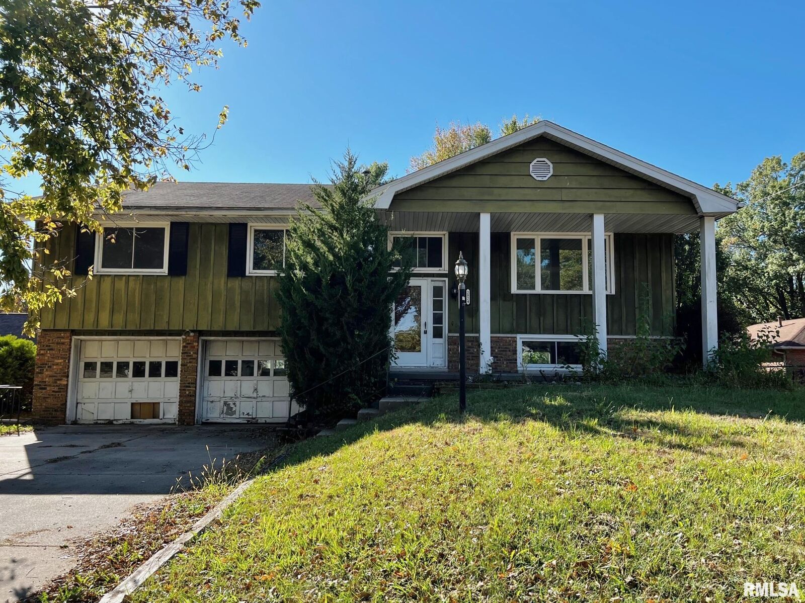 Property Photo:  2824 W Rohmann Avenue  IL 61604 