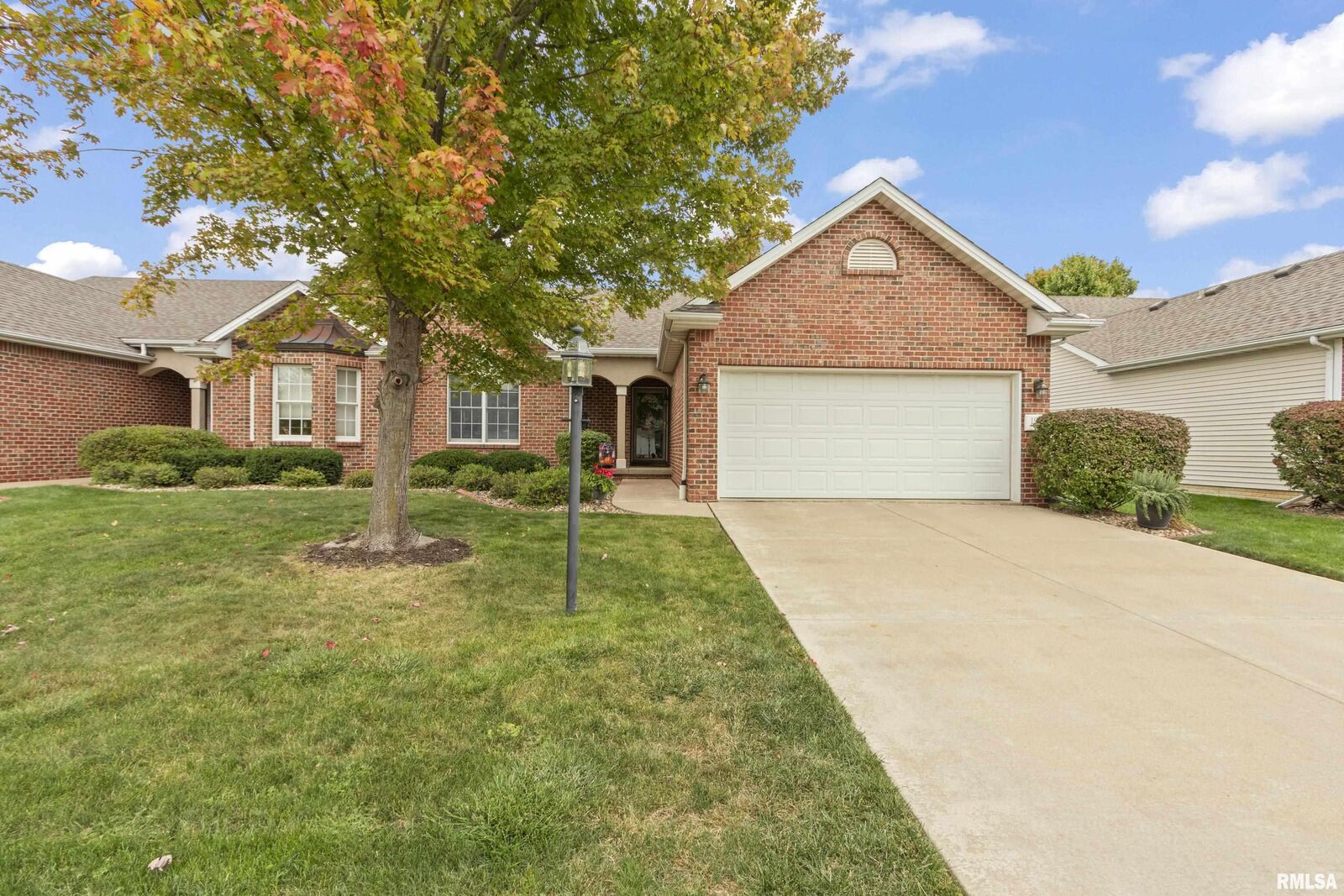 Property Photo: 1925 W Courtside Drive IL 61614