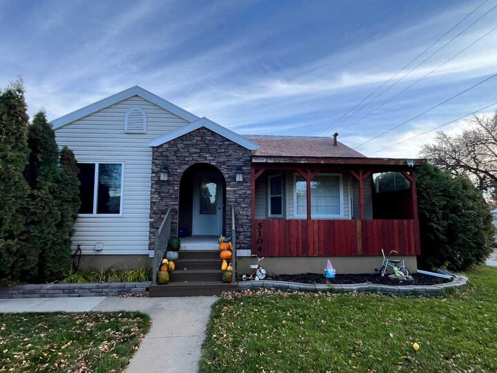 5104 44 Avenue  Taber AB T1G 1A9 photo