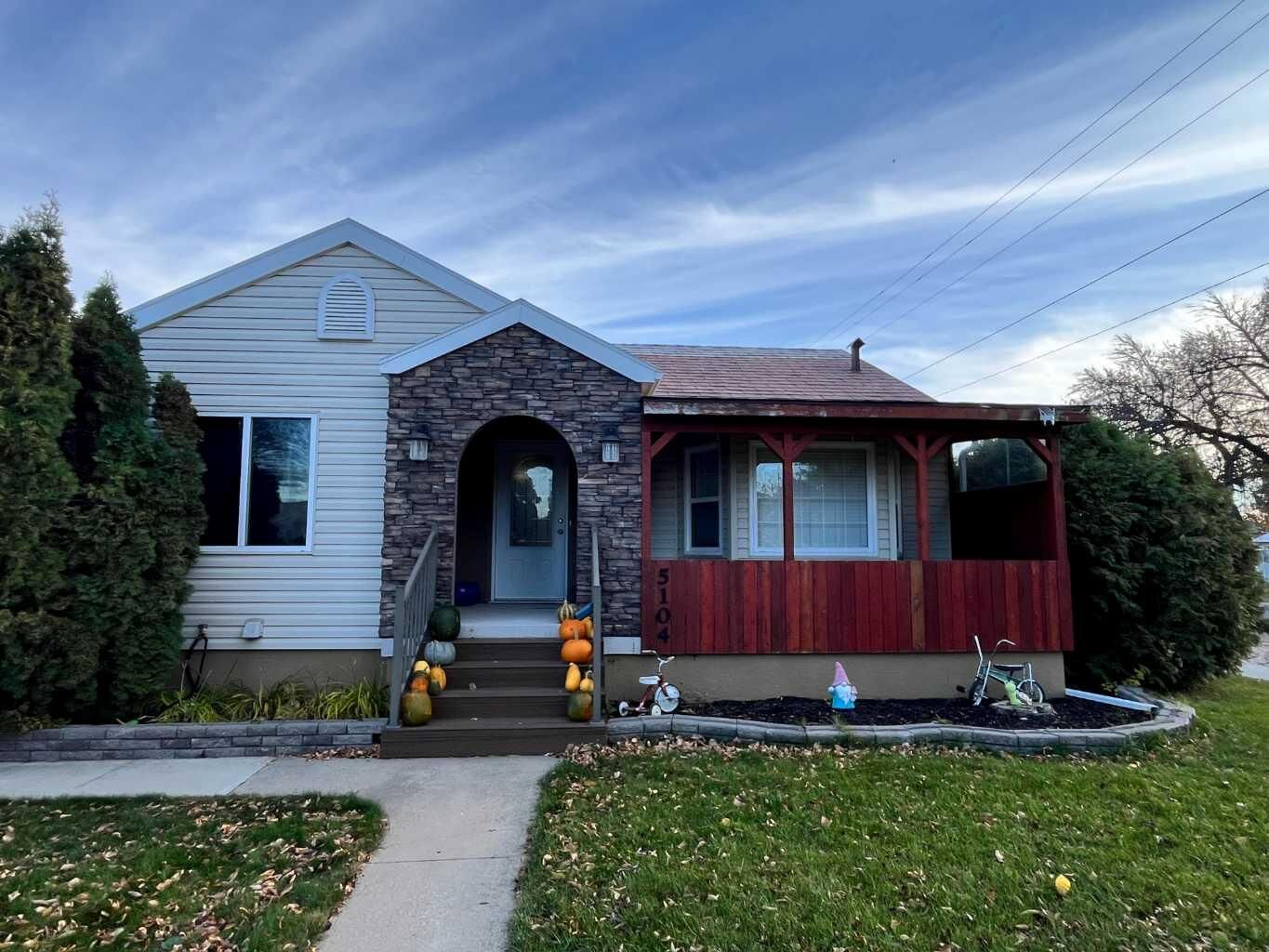 Photo de la propriété: 5104 44 Avenue AB T1G 1A9