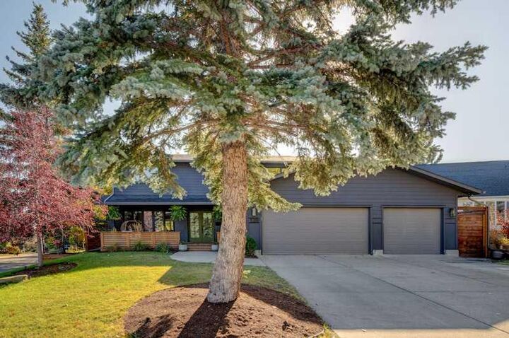 Property Photo: 128 Oakside Bay SW AB T2V 4P2